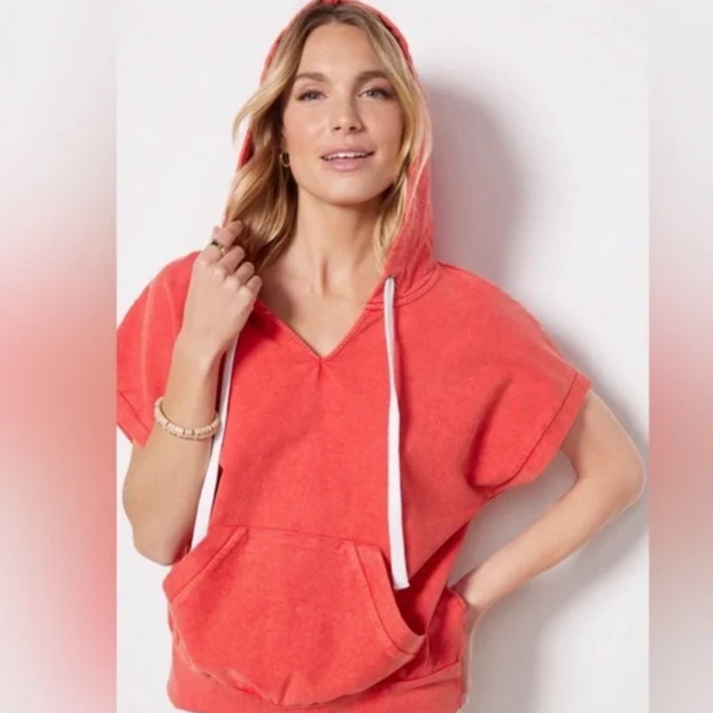 Like new! EVEREVE Tricia Short sleeve hoodie size M Red
